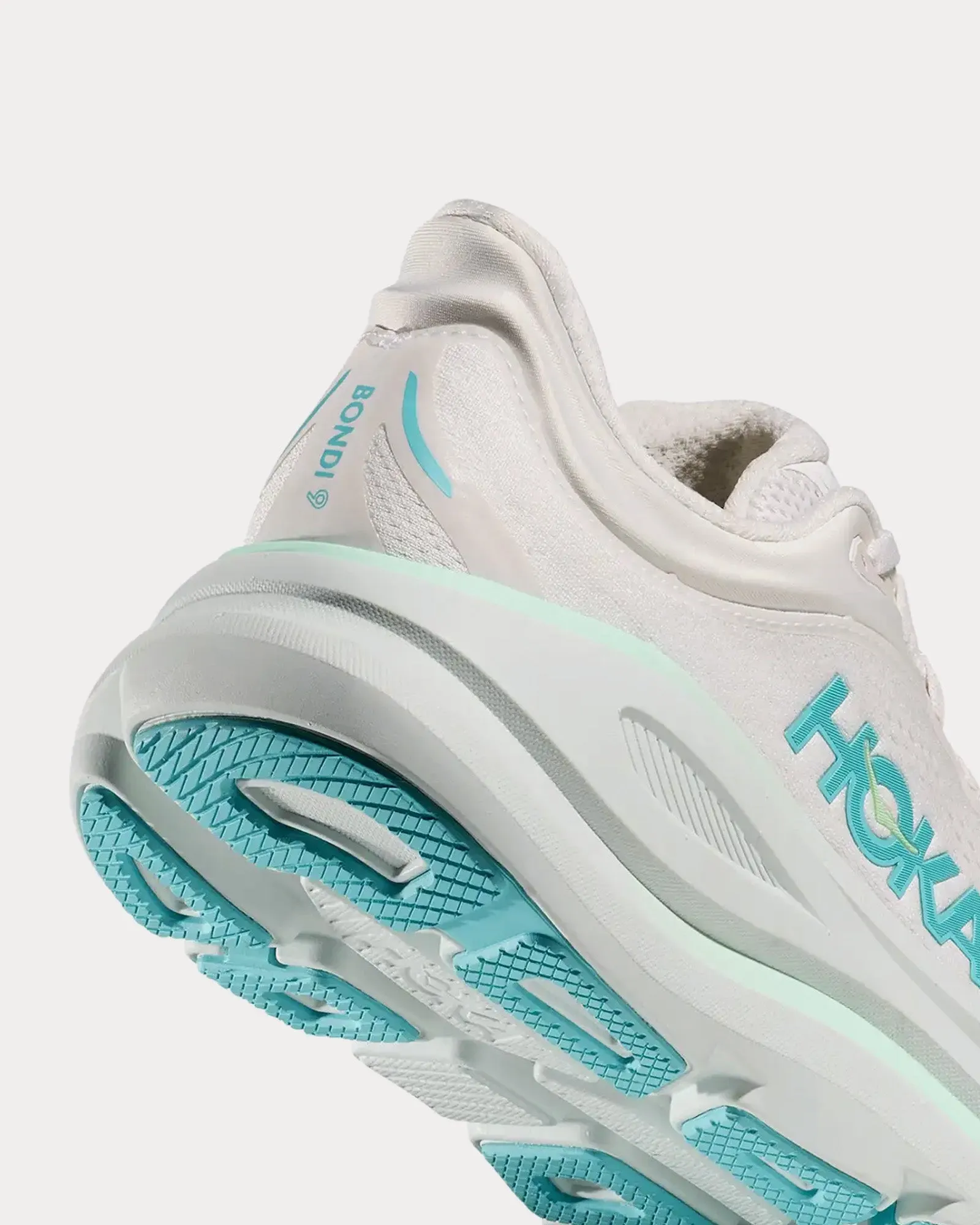 Bondi 9 Frost / Cielo Blue Running Shoes