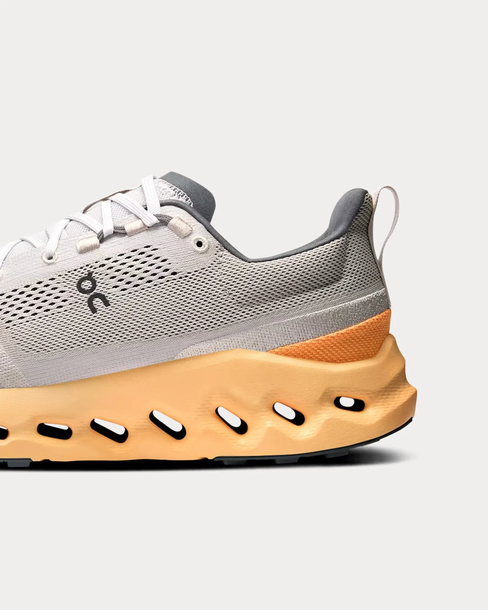 Cloudsurfer Trail Silver / Blonde Running Shoes