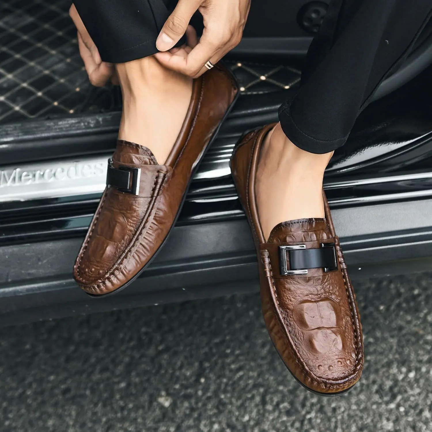 Men's Loafers Slip-On Shoes with Non-Slip Sole Breathable Comfortable Casual Moccasin Loafers