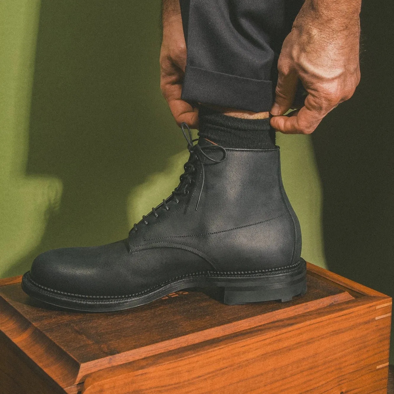 Navvy™ - Black Waxy Commander
